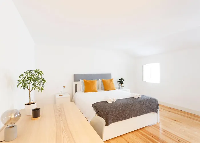 In Cozy In Chiado In Shared House Penzion Lisboa