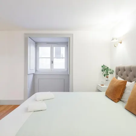 In Cozy In Chiado In Shared House Lisbona