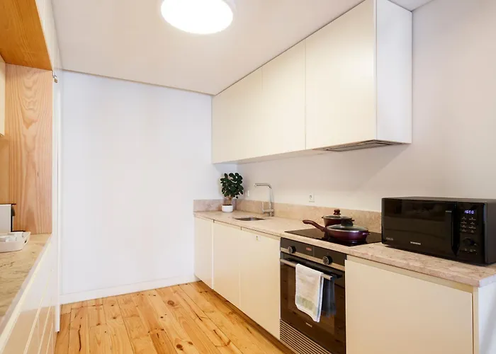 In Cozy In Chiado In Shared House Πανσιόν Lisboa