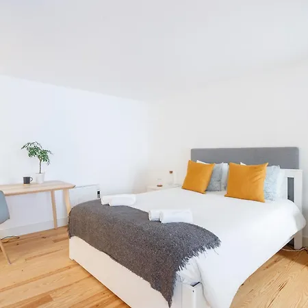 Gæstehus In Cozy In Chiado In Shared House Lisboa